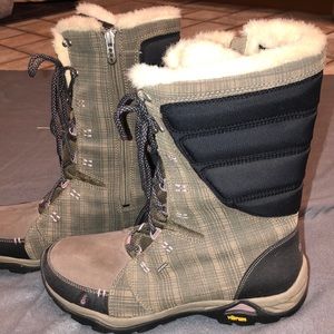 AHNU snow boots with Thinsulate insulation